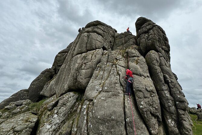 Shared Climbing Experience in Dartmoor - Shared Climbing Experience in Dartmoor: a Practical Guide for Adventurers