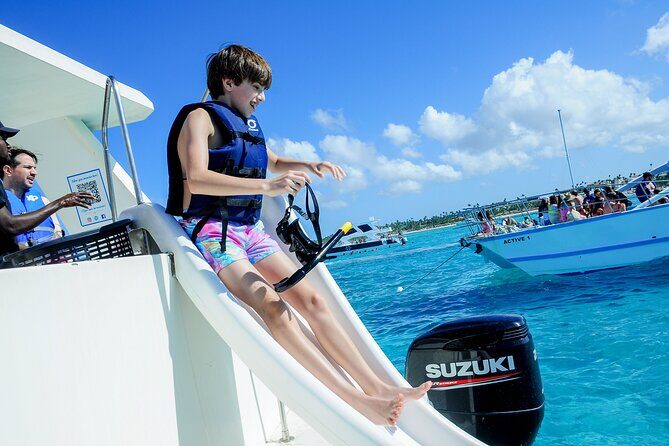 Shared Family Snorkeling Boat with Drinks and Snacks - Key Points