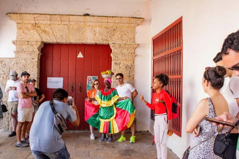 Shared Old Cartagena & Getsemani Tour with Wireless System - FAQs