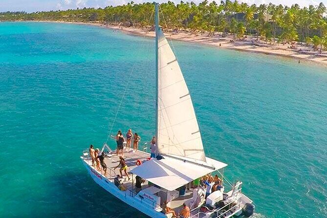 Shared Party Boat in Cap Cana - Key Points