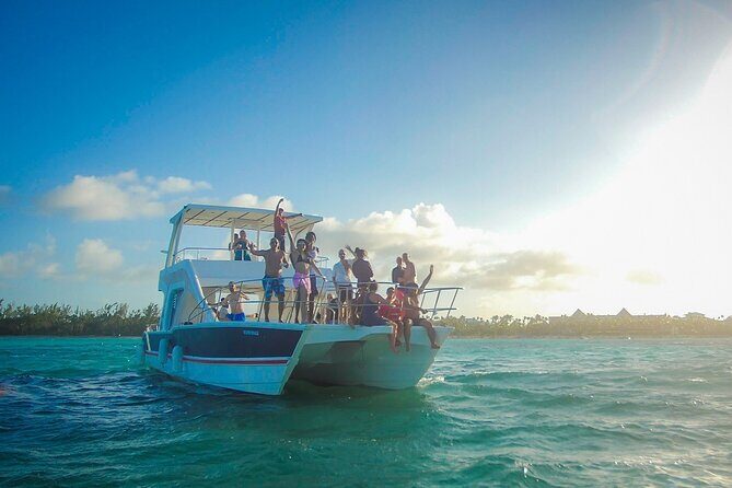 Shared Party Boat in Cap Cana - In-Depth Review of the Shared Party Boat in Cap Cana