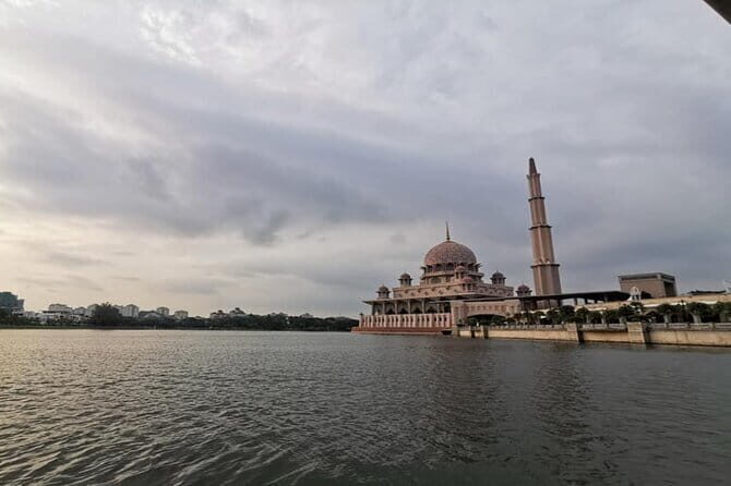 Shared Putrajaya Tour with Traditional Boat Cruise & Pink Mosque - Key Points