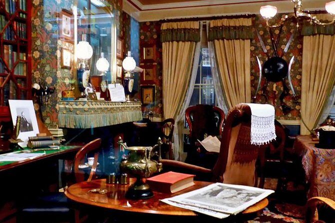 Sherlock Holmes Museum & Westminster Walking Tour - The Guides and the Experience