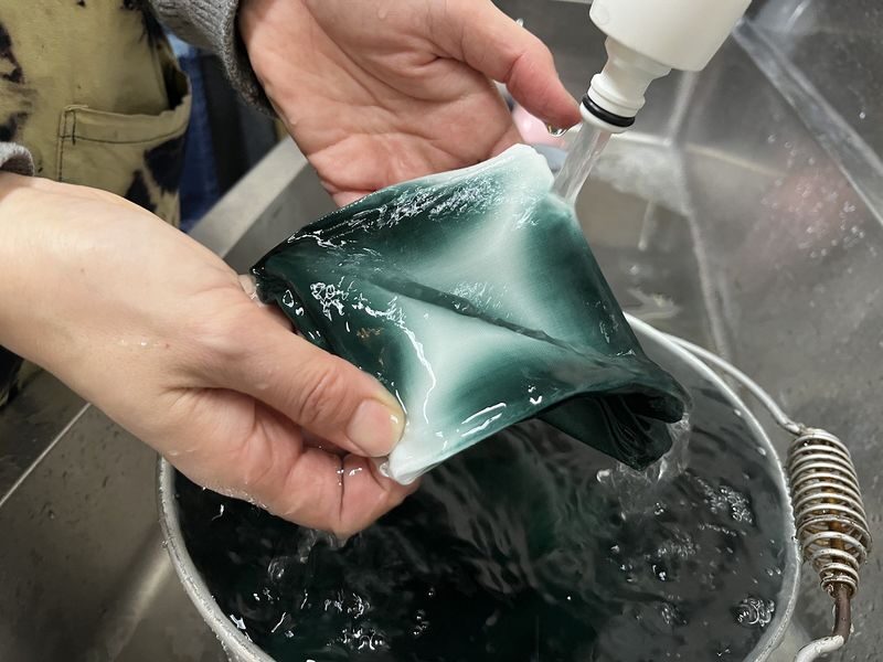 Shibori Class in KYOTO SHIBORI MUSEUM - Start with a choice of cloth and technique
