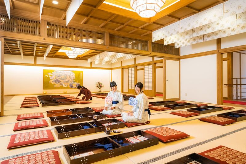 Shikoku Ehime Dogo Onsen Experience in Matsuyama - The second-floor lounge and private-room options