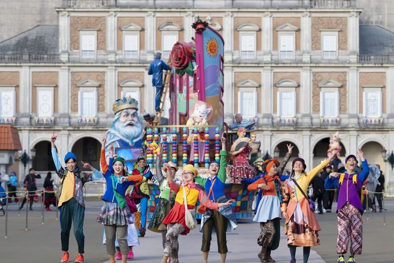 Shima Spain Village PARQUE ESPANA Admission in Mie - The Pyrenees and the park’s show schedule