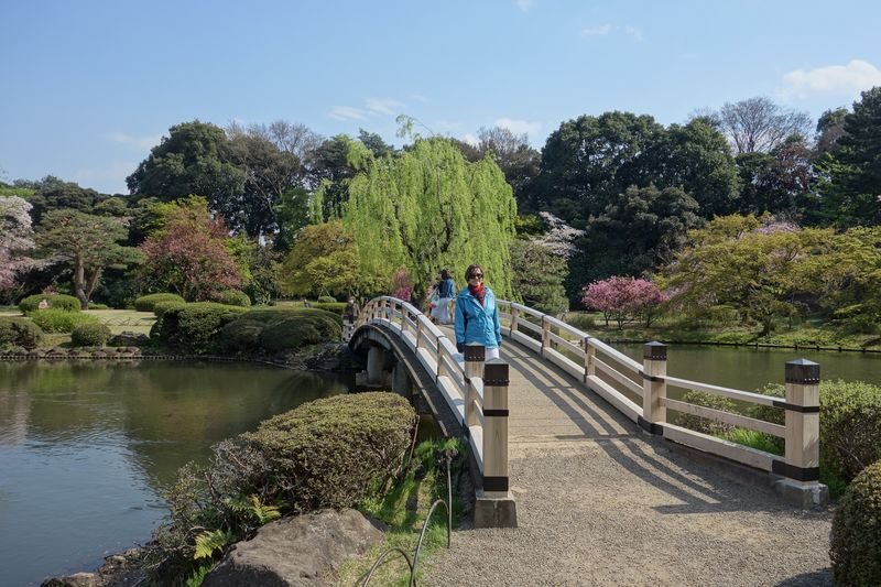 Shinjuku Gyoen National Garden - 2 Hours Walking Tour - Starting at Shinjuku Gyoen Mae Station