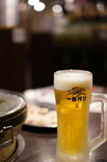 Shinjuku: Izakaya and Pub Crawl - Wrapping Up at a Lively Bar