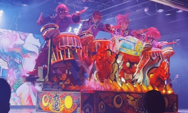 Shinjuku Samurai Show (including two drinks and Izakaya dinner) - Two drinks, with extras available to buy