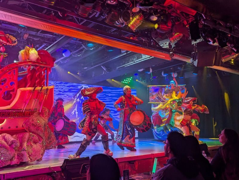 Shinjuku Samurai Show (including two drinks and Izakaya dinner) - What the package price covers