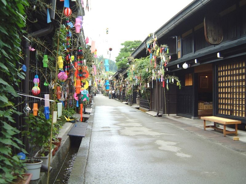 Shirakawa-go Day Trip | Optional Direct Access to Observation Deck + Hida Takayama Old Town | Optional Premium Small Group Tour for up to 9 People, Hotel Pickup and Drop-off | Departure from Nagoya - Small practical details that can save the day