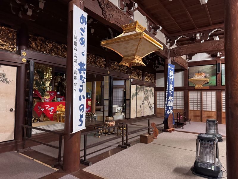 Shirakawa-go, Takayama and Gujo Hachiman Day Tour from Nagoya - Gujo Hachiman: canals, old lanes, and a clock to watch