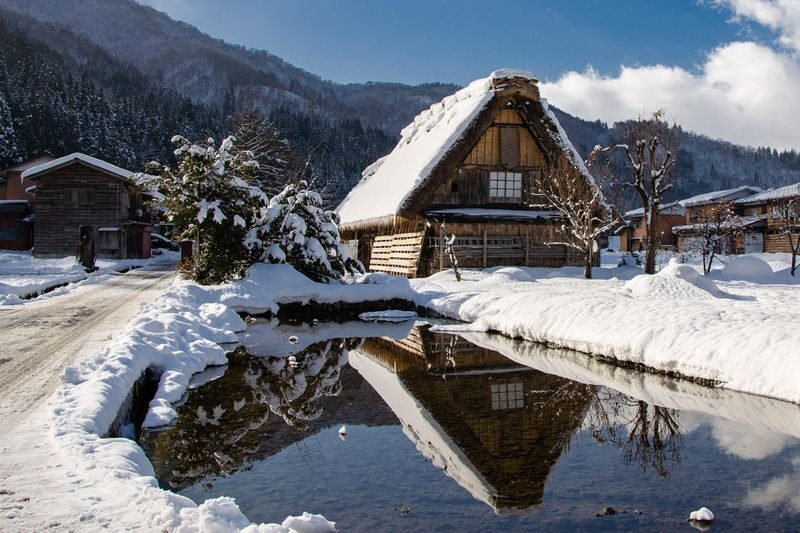 Shirakawa-go UNESCO Heritage Winter Tour From Kanazawa - Shirakawa-go: three hours among the gassho-style houses