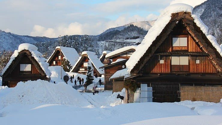 Shirakawa-go UNESCO Heritage Winter Tour From Kanazawa - What the guide adds, and where the uncertainty lies