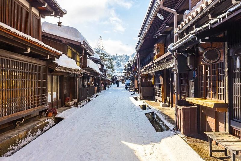 Shirakawa-go Winter Illumination & Hida Takayama Full-Day Tour - Booking, cancellation, and the eight-person minimum