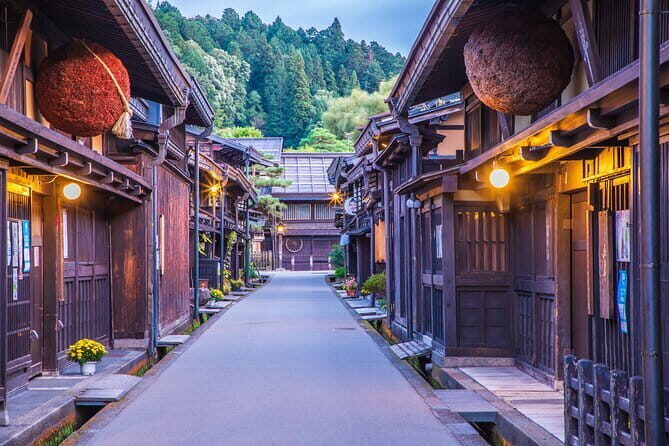 Shirakawago and Takayama Bus Tour from Nagoya - Why This Tour Offers Good Value