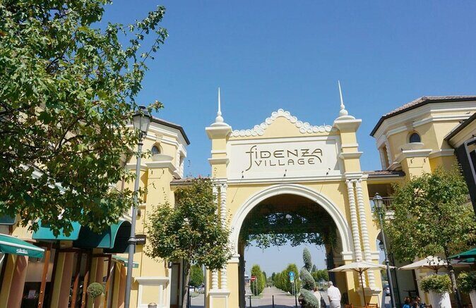 Shooping Day Fidenza Village Outlet da Milano - A Practical Look at the Shopping Day Fidenza Village Outlet da Milano