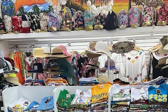 Shopping or souvenirs in Plaza Bávaro - Key Points
