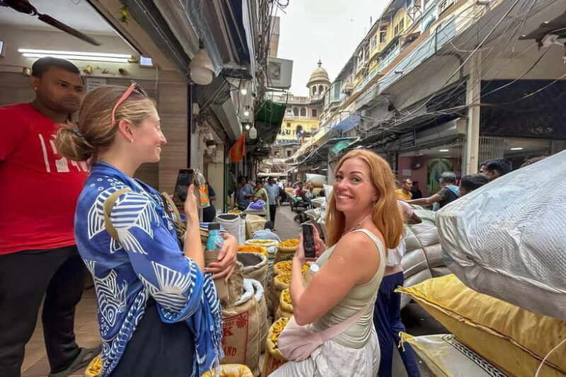 Shopping Tour of Old Delhi and New Delhi With Guide - An In-Depth Look at the Delhi Shopping Tour
