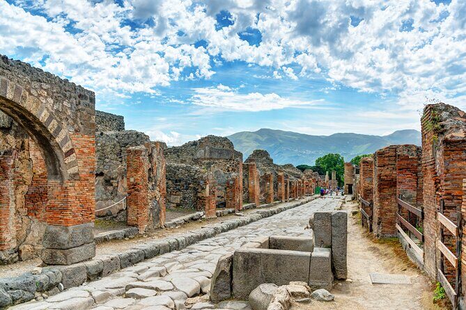 Shore Excursion:Pompeii & Mount Vesuvius with Lunch - Lunch: Savoring Southern Italy’s Flavors
