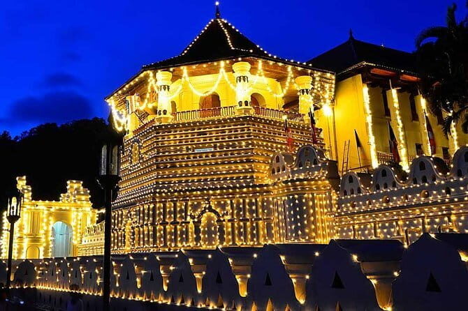 Shore Excursions Colombo Port Passenger Terminal to Kandy By Car. - Discovering Kandy: A Private Day Trip from Colombo Port