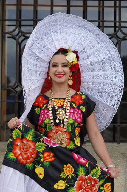 Show off your beauty wearing a typical Oaxacan costume + photo session - Practical Tips for Travelers