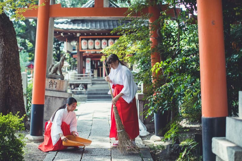 Shrine-Maiden Experience in Kyoto - Getting dressed and ready to enter the shrine