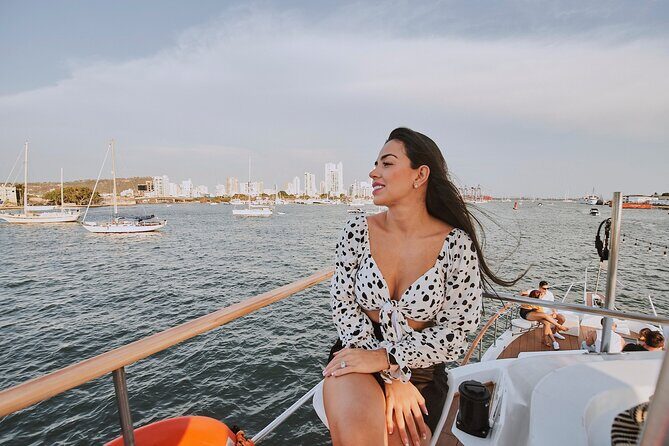 Sibarita Master 85' luxury 90 min Sunset Tour Open Bar - Who Will Love This Tour?