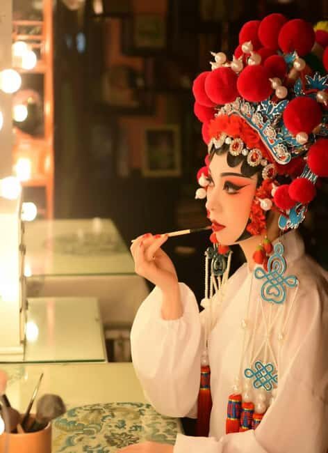 Sichuan Chengdu Opera dressing experience and Photograph - An In-Depth Look at the Sichuan Opera Dressing Experience