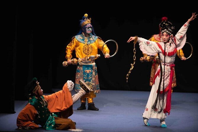 Sichuan Opera with face-changing at Jinjiang historic theater - The Experience in Detail