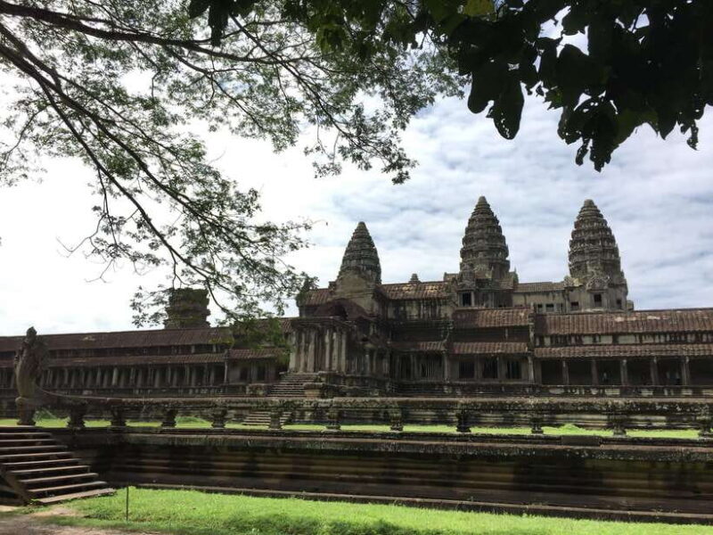 Siem Reap: Angkor Wat Half-Day Trip with Local Guide - FAQ