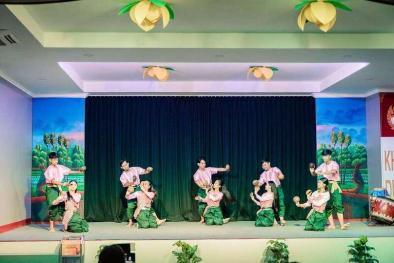 Siem Reap: Dinner and Traditional Show with Hotel Transfer - The Sum Up