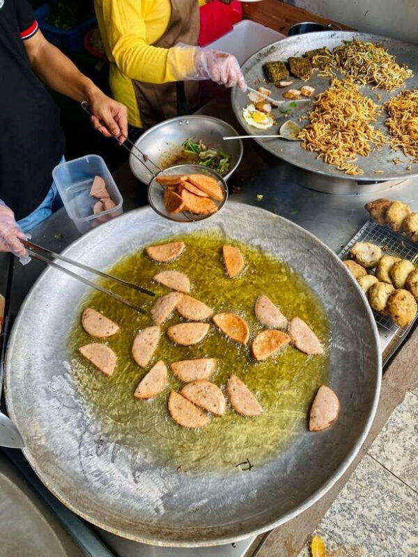 Siem Reap: Evening food Tour Guided and Unique Tour - Starting with a Personal Touch: Hotel Pickup and the Lort Chas House