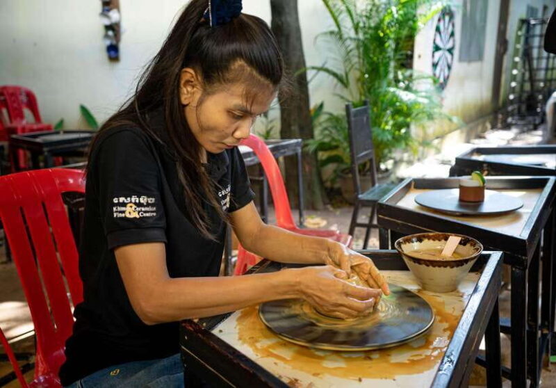 Siem Reap Guided City Tour by Tuk Tuk - Art and Relaxation: Theams Gallery and Local Markets