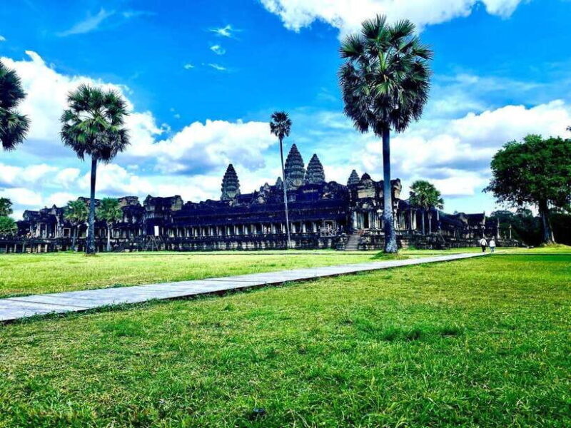 Siem Reap: Private Angkor Wat & Bakheng Mountain Sunset Tour - Who Should Consider This Tour?