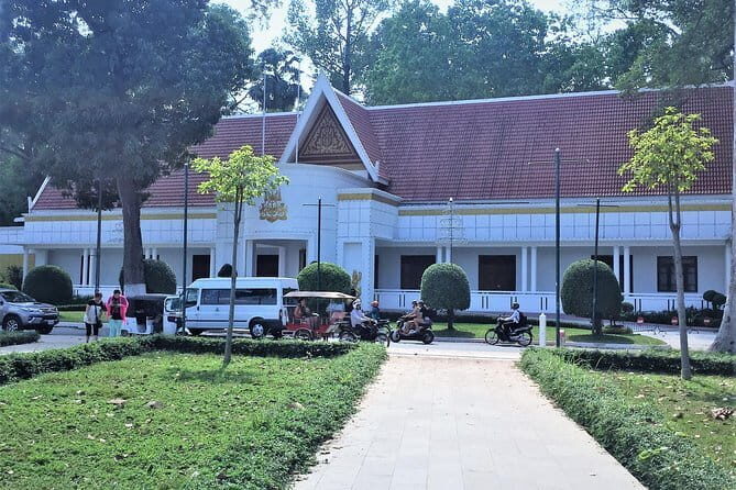 Siem Reap Private Sunset City Tour - Exploring Siem Reap Beyond Angkor Wat