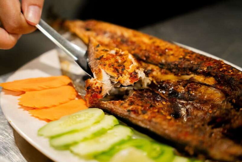 Siem Reap's Ultimate Street Food Tour by Tuk Tuk - Transportation and Group Dynamics