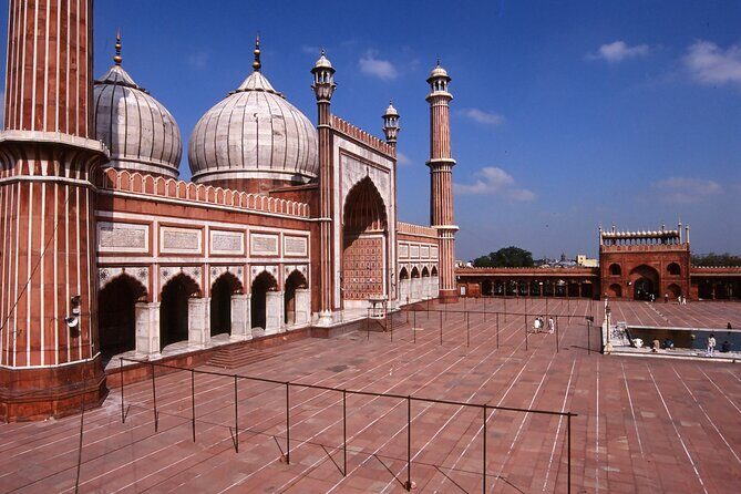 Sight and Sounds of Old Delhi - Exploring Old Delhi: A Practical and Authentic Walk
