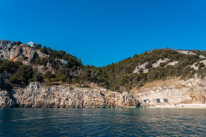Sightseeing cruise to the Little Blue Cave - The Value and Practical Considerations
