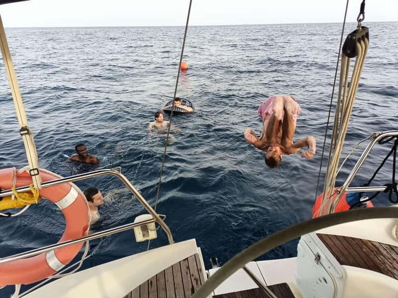 Sightseeing Sailing And Swim - Key Points