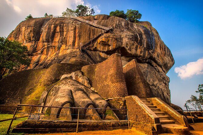 Sigiriya Day Trip with Elephant Safari & Lunch in a Village House - FAQs