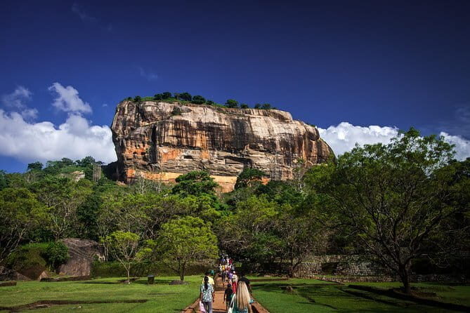 Sigiriya Rock and Dambulla Cave Temple all inclusive Private Day Trip - Exploring Sigiriya and Dambulla: An In-Depth Look