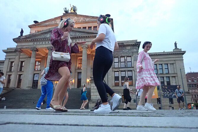 Silent disco through downtown Berlin with flash mobs - Key Points