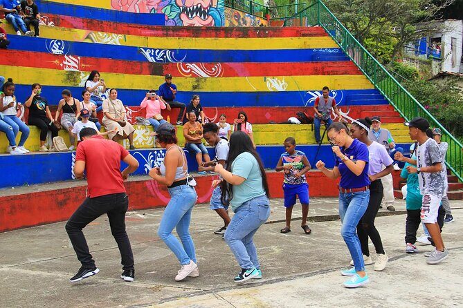 Siloé Tour in Cali - A Closer Look at the Siloé Tour in Cali