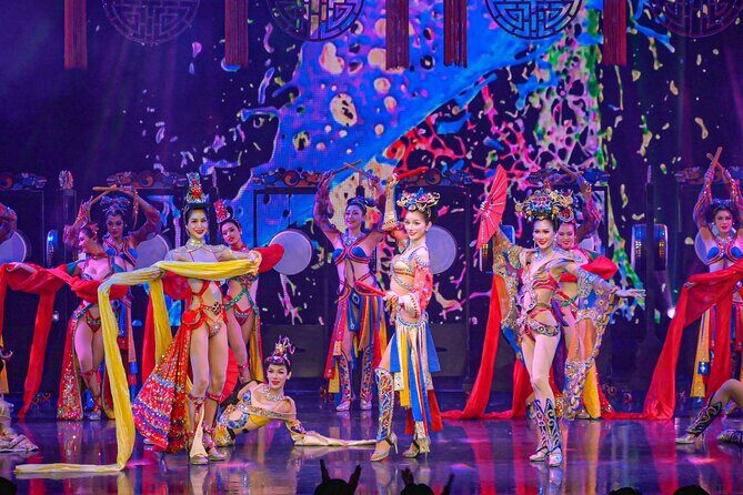 Simon Cabaret: Phukets Ladyboy Glamour Show - The Experience from a Traveler’s Perspective