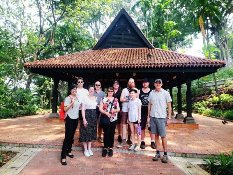 Singapore 2.5-Hour Walking Tour: Graves, Guns & Battles - Discover Singapore’s Hidden Past with the Graves, Guns & Battles Walking Tour