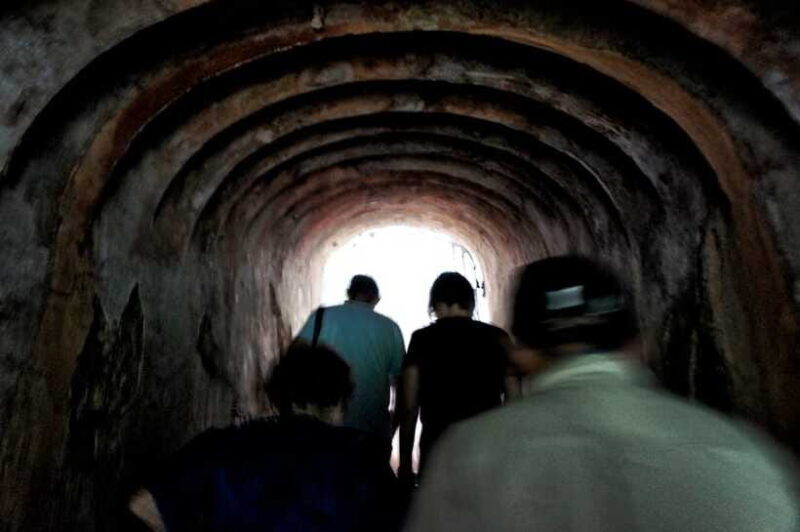 Singapore 2.5-Hour Walking Tour: Graves, Guns & Battles - Why This Tour Is Worth Your Time