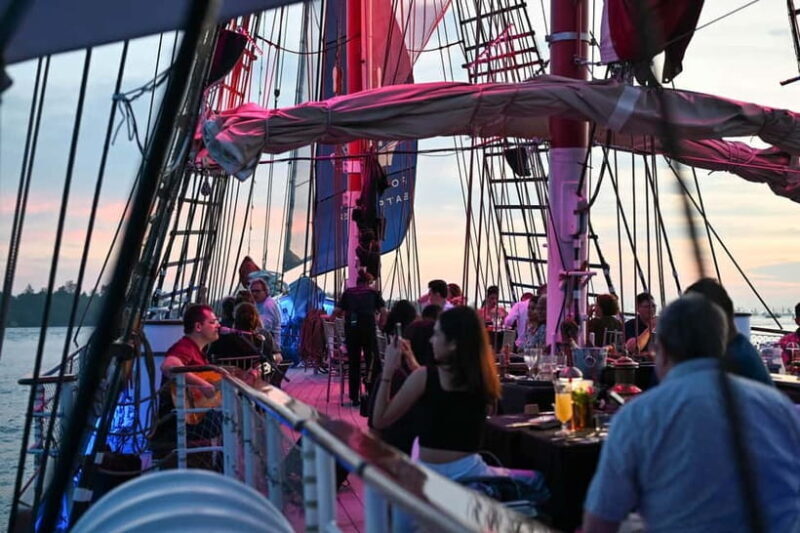 Singapore: Christmas Dinner Cruise on Royal Albatross - An In-Depth Look at the Experience