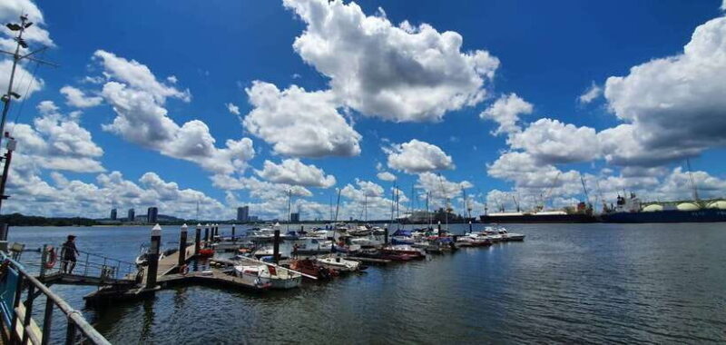 Singapore: Guided Boat Tour and Kelong Fish Farm Visit - The Sum Up