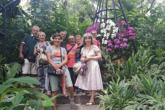 Singapore : Highlights and Hidden Gems Walking Tour With A Guide - Key Points